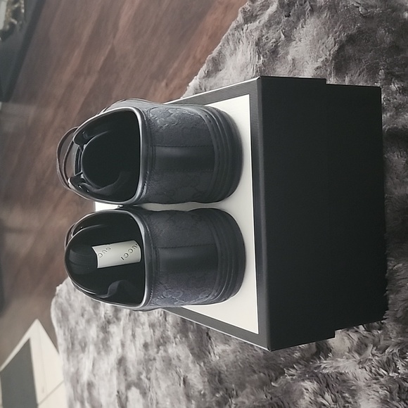 Gucci GG Canvas shoes size 10.5 barely used! - Picture 3 of 7